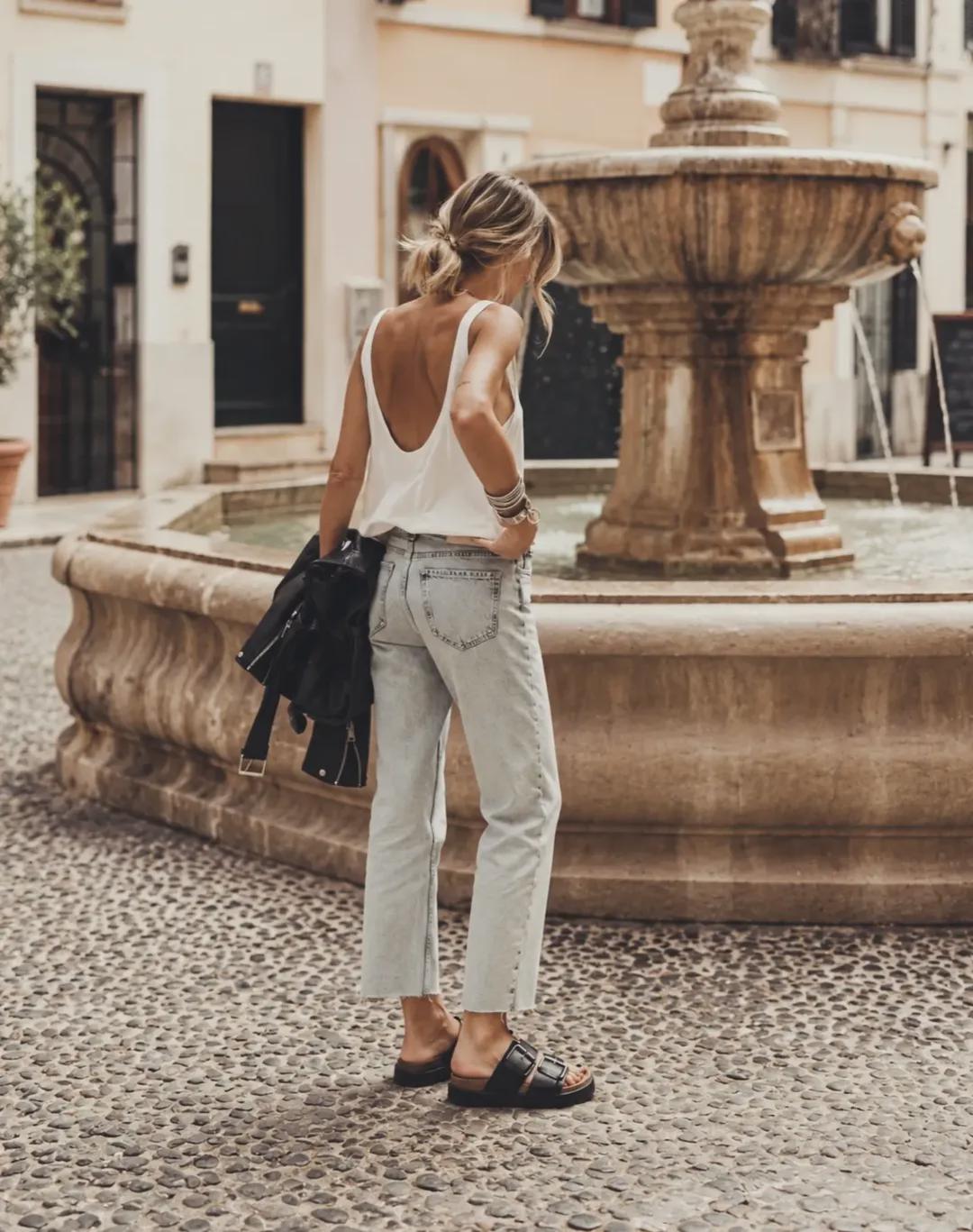 A quiet moment during a city visit